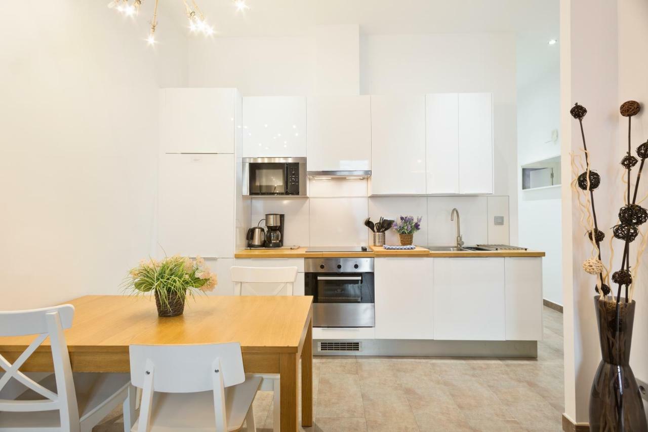 Stay U-Nique Apartments Eixample Center Барселона Екстериор снимка