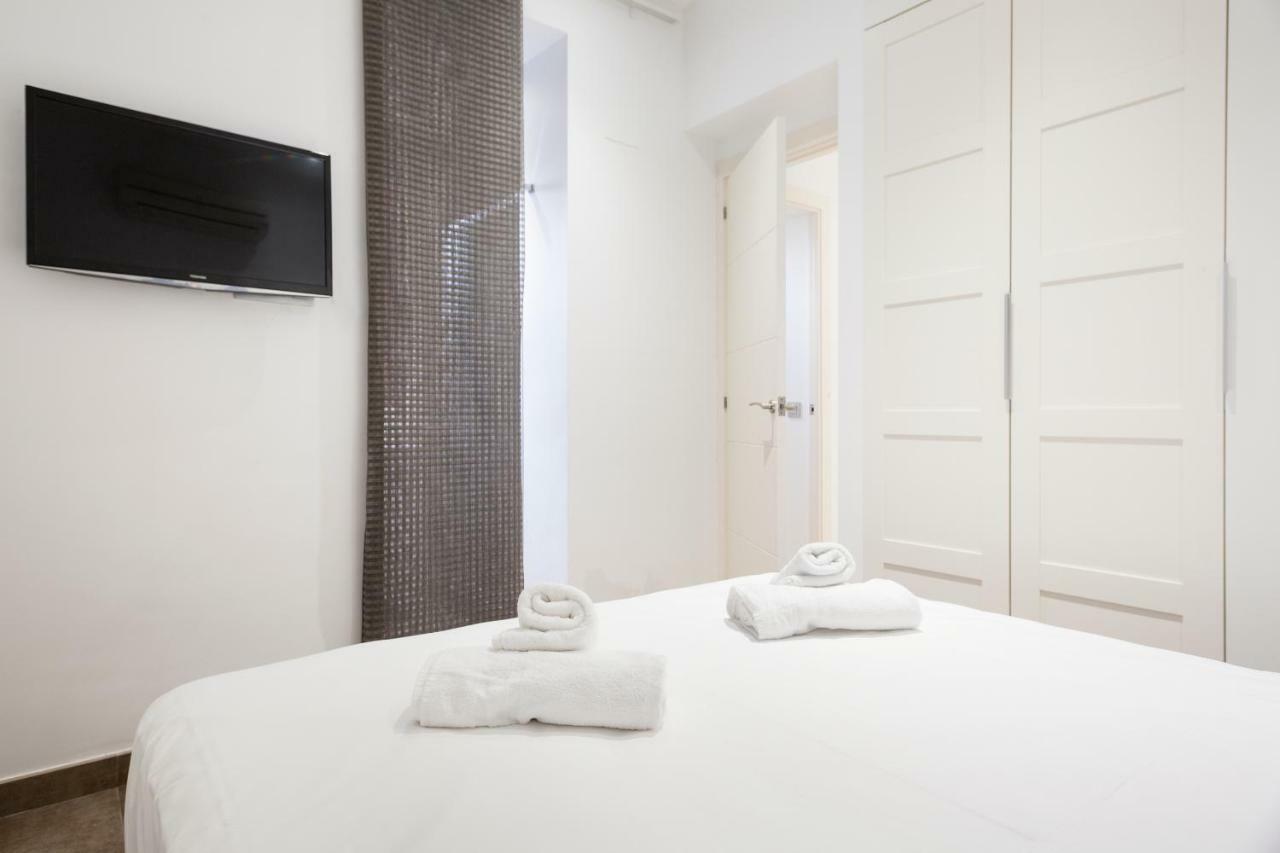 Stay U-Nique Apartments Eixample Center Барселона Екстериор снимка